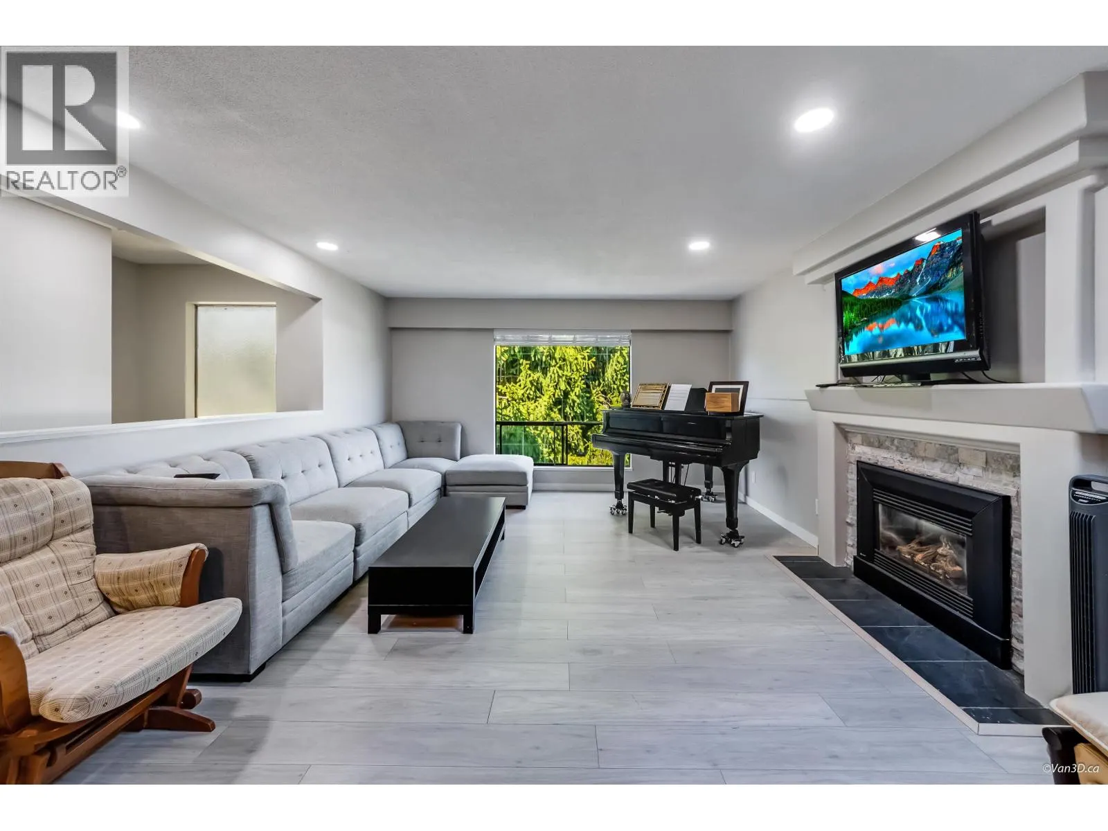 1092 TERRA COURT