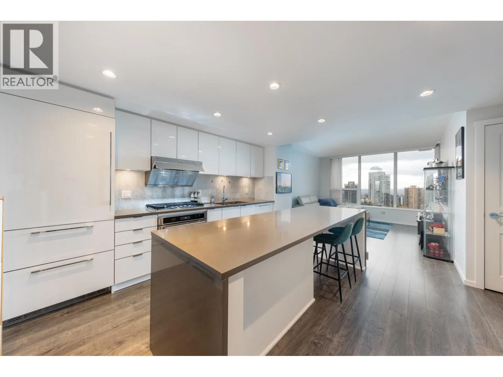 2805 5883 BARKER AVENUE