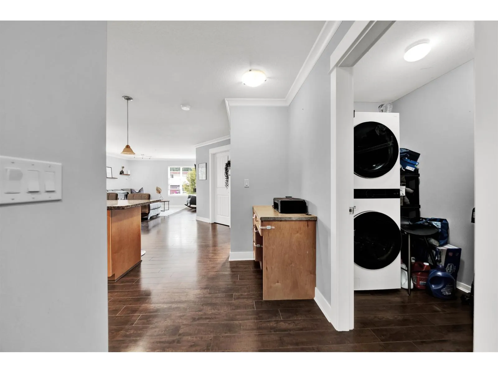 209 2955 DIAMOND CRESCENT