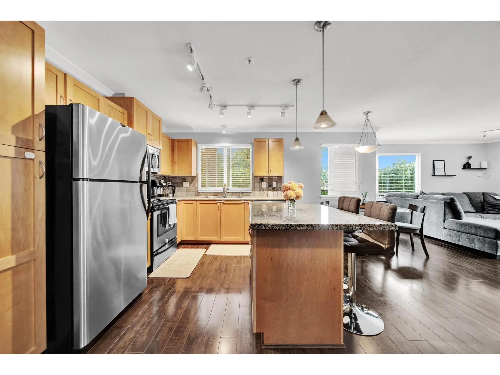 209 2955 DIAMOND CRESCENT