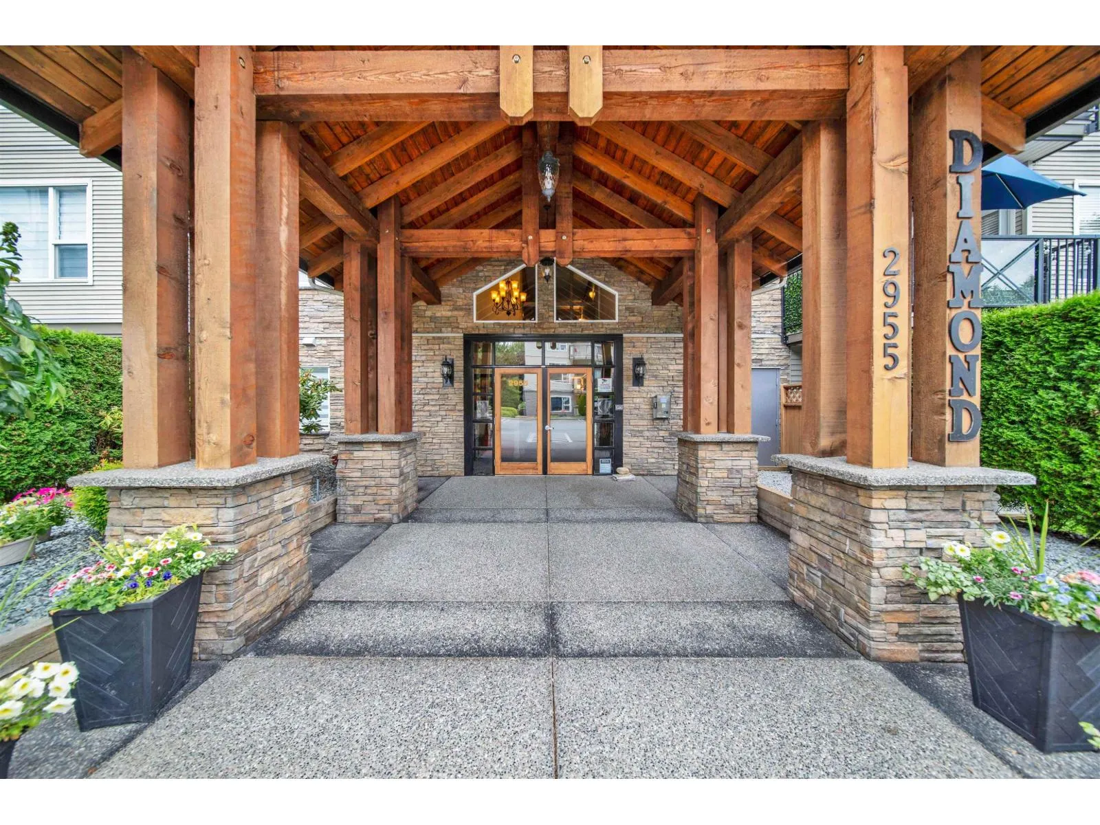 209 2955 DIAMOND CRESCENT