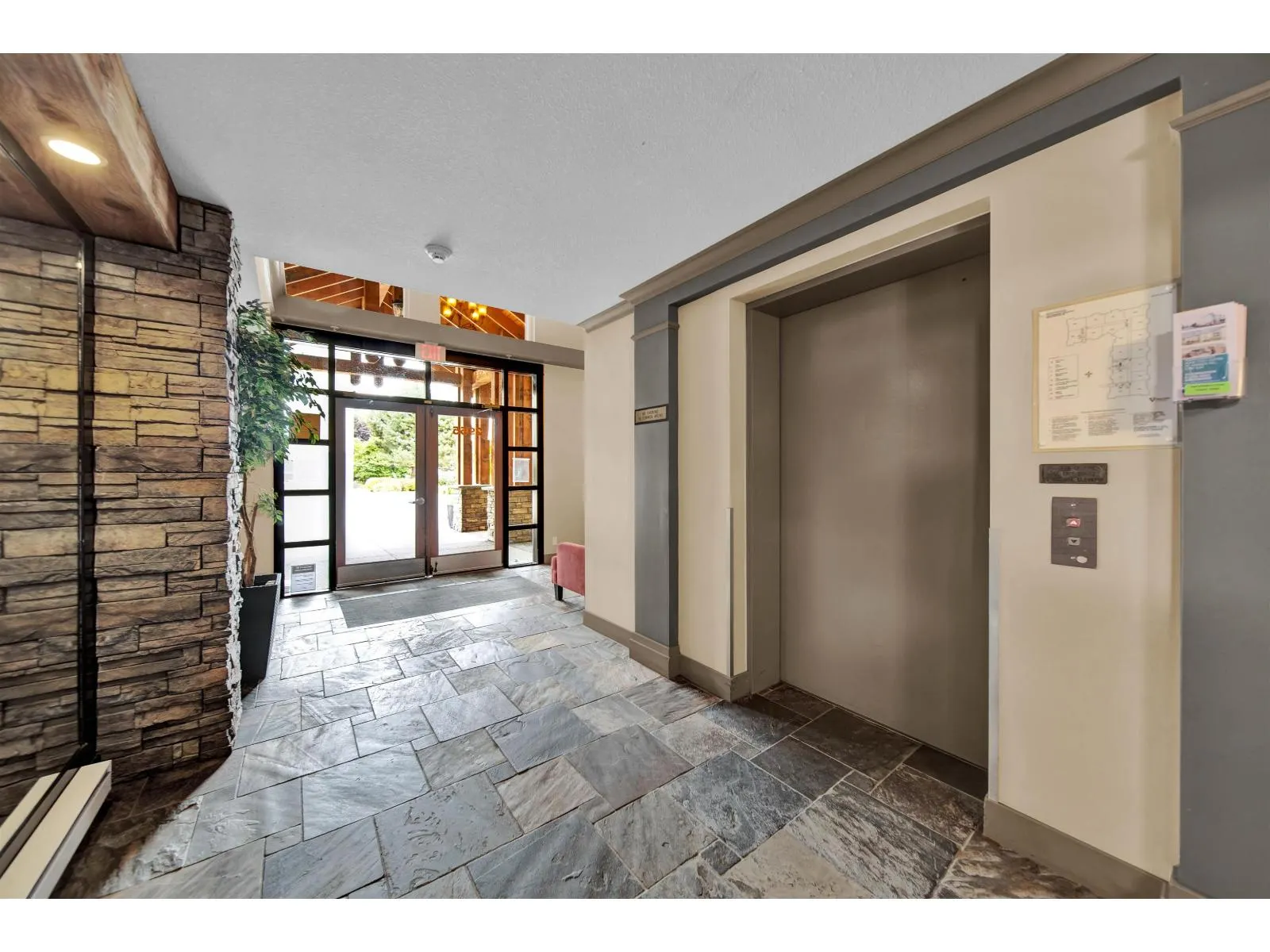 209 2955 DIAMOND CRESCENT