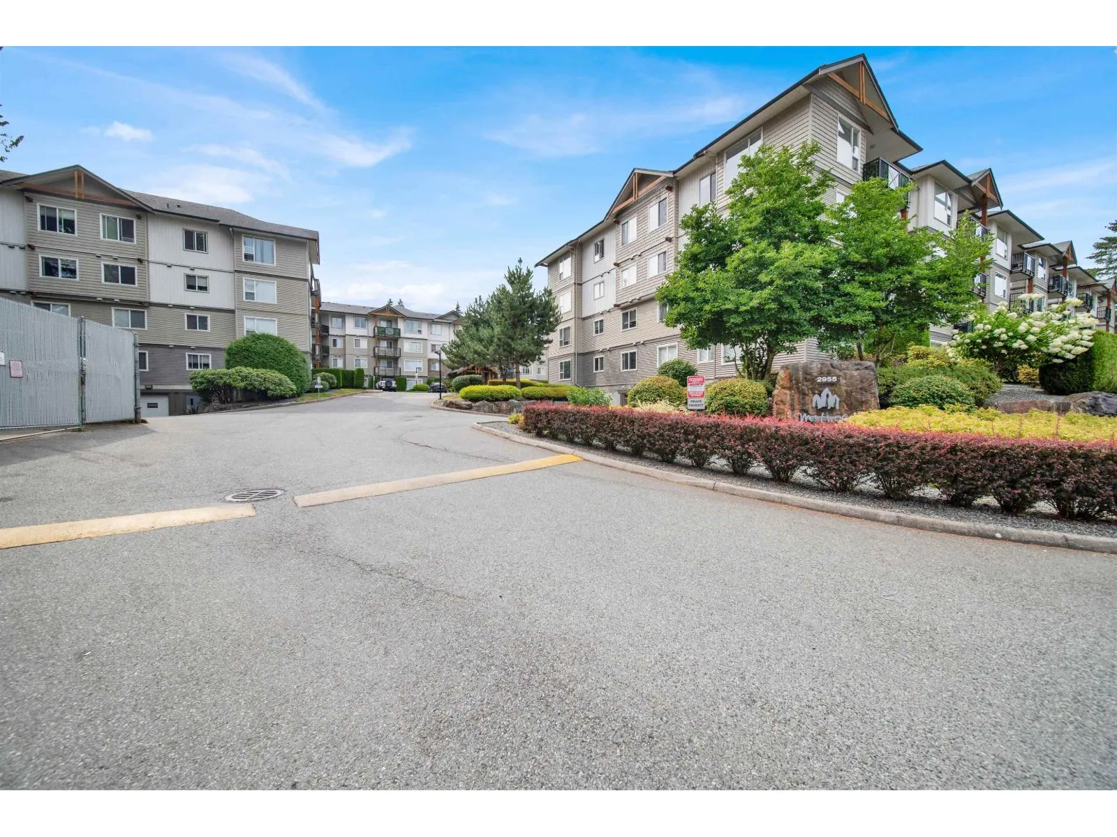 209 2955 DIAMOND CRESCENT