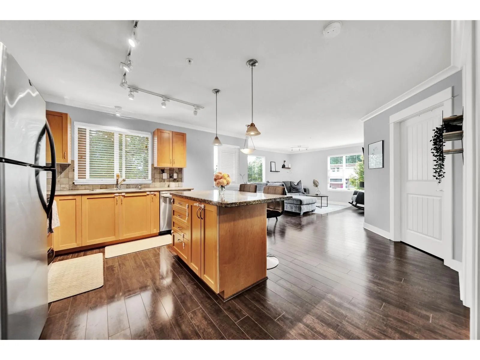209 2955 DIAMOND CRESCENT
