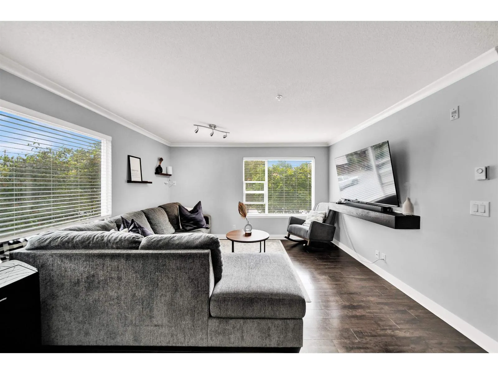 209 2955 DIAMOND CRESCENT