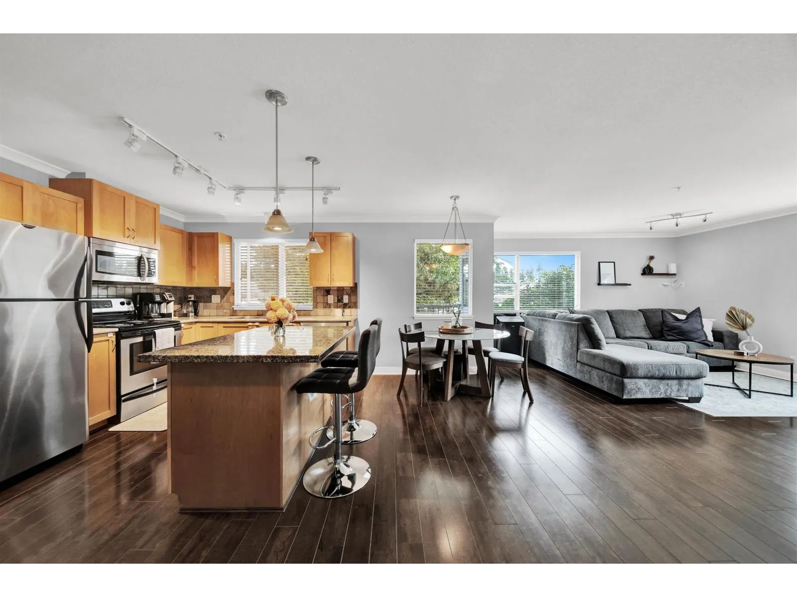 209 2955 DIAMOND CRESCENT
