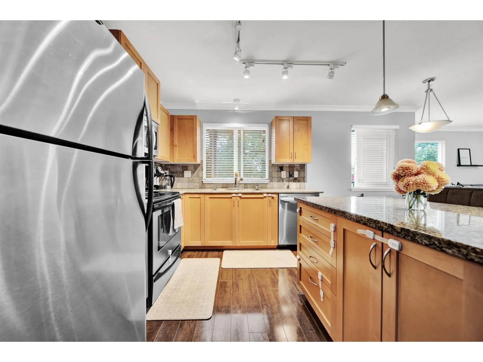 209 2955 DIAMOND CRESCENT
