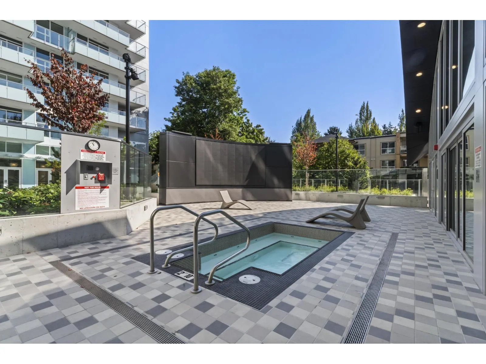 408 13768 100 AVENUE