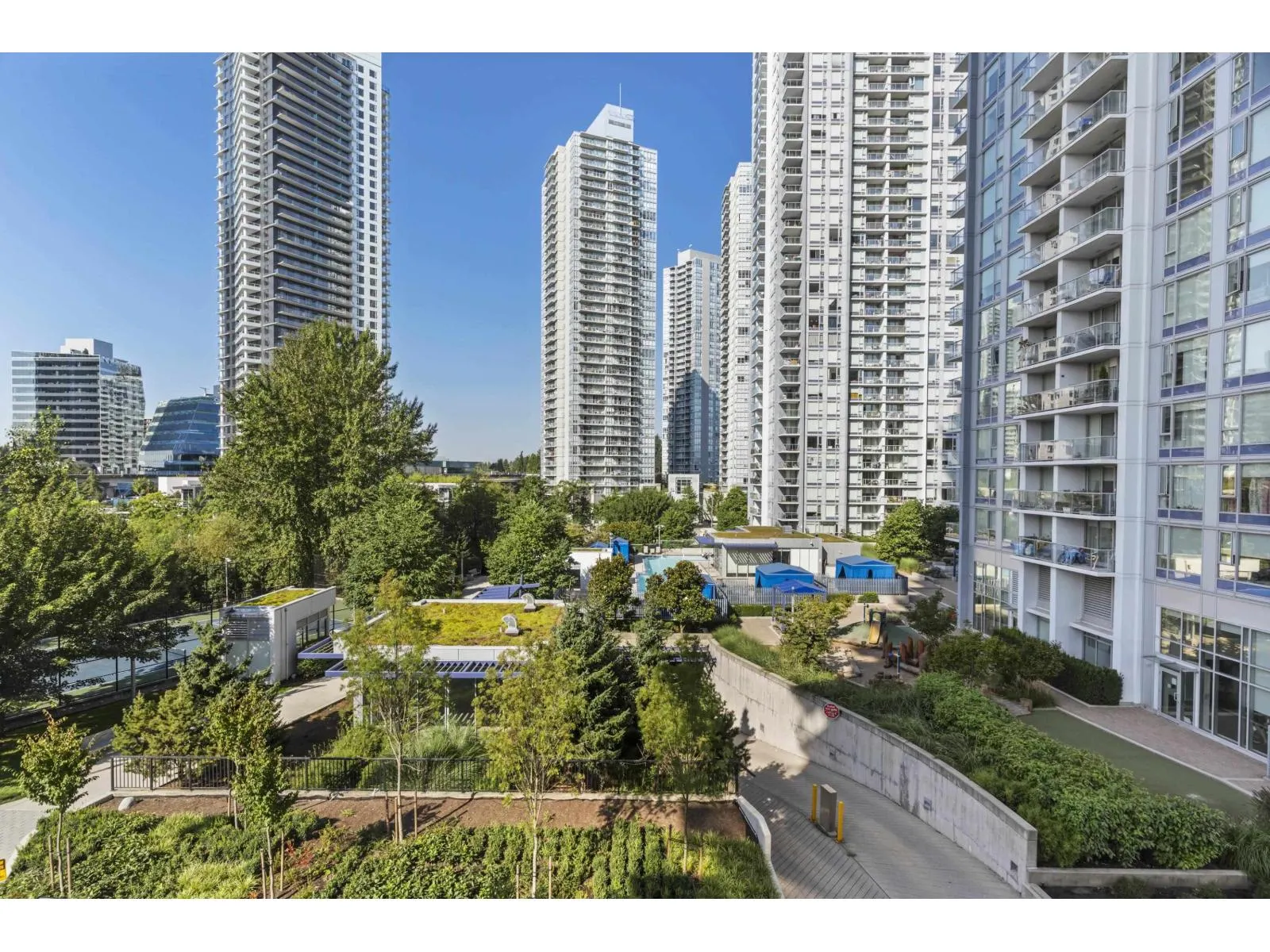 408 13768 100 AVENUE