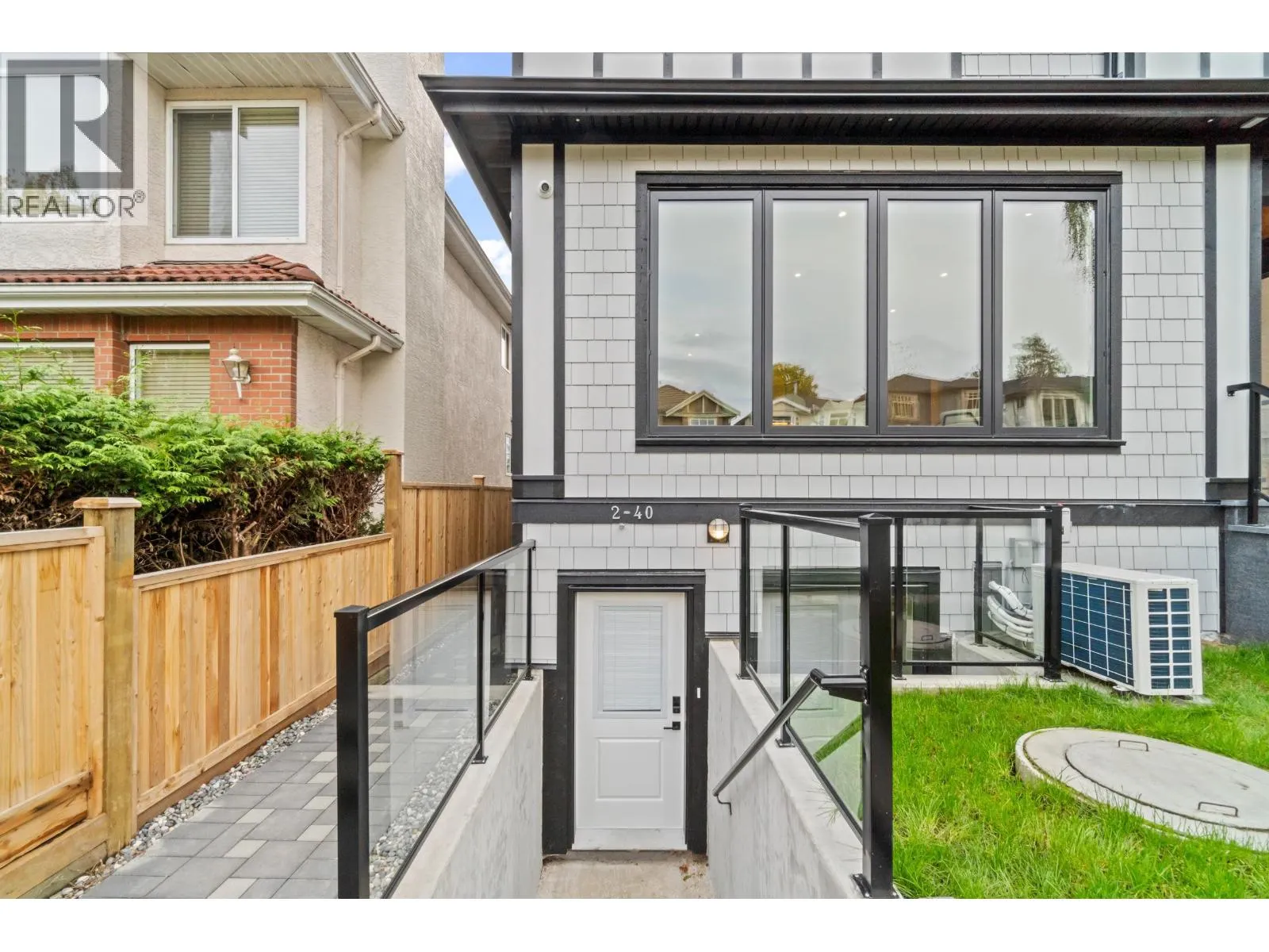 40 E 46 AVENUE