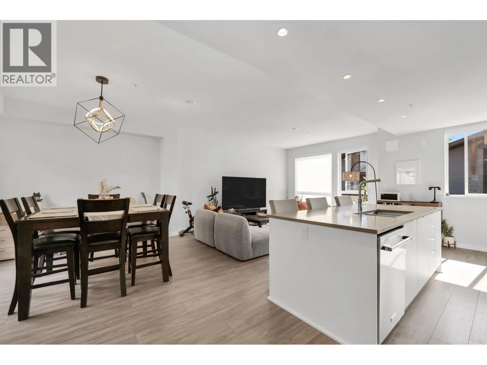 41224 HIGHLINE PLACE