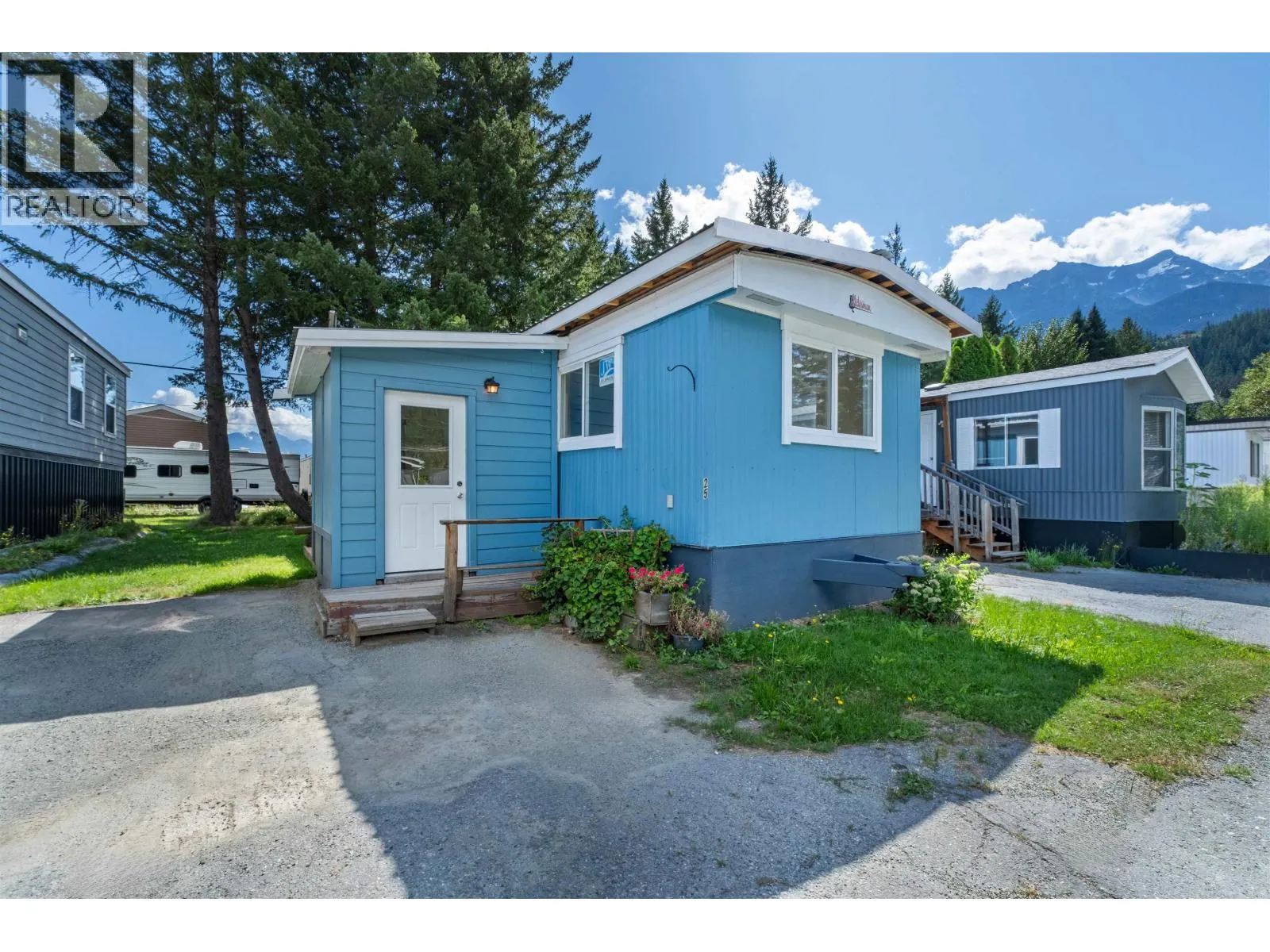 25 7370 HIGHWAY 99