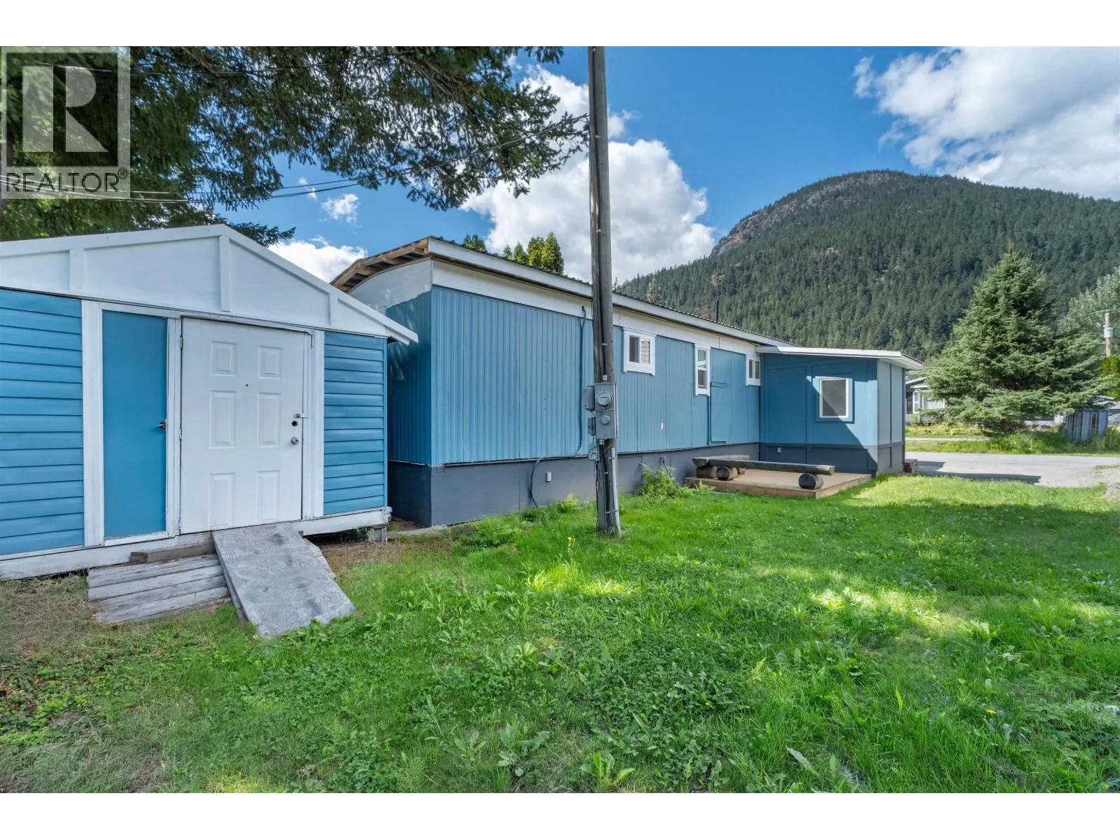 25 7370 HIGHWAY 99