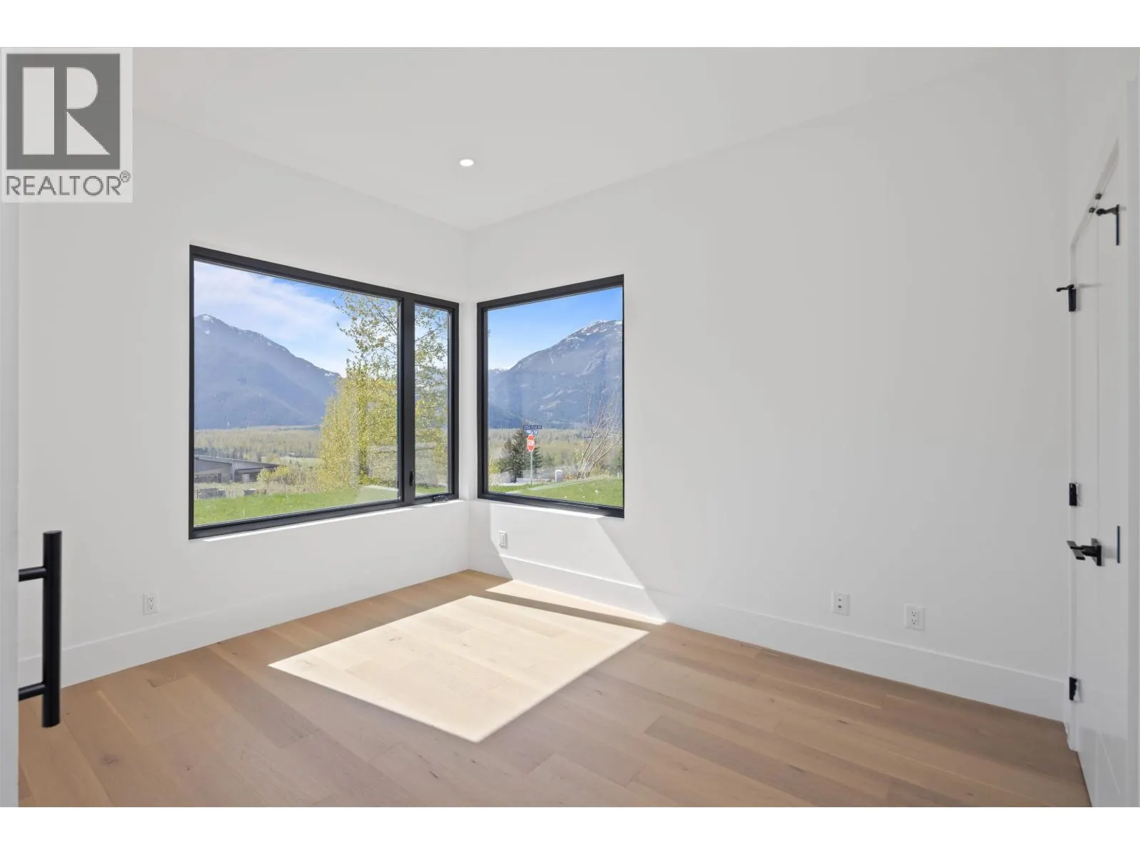 1608 SISQA PEAK DRIVE
