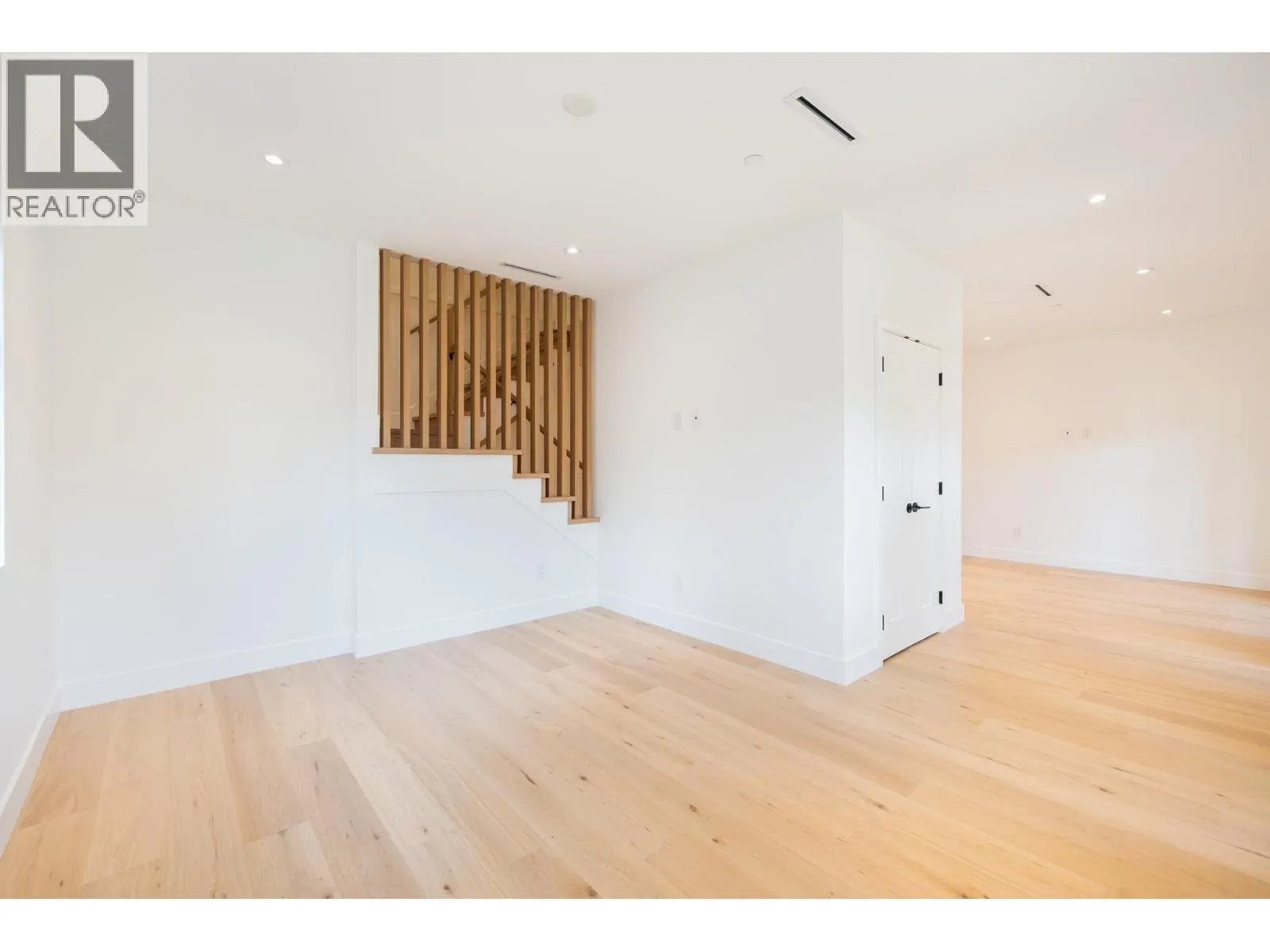 263 W 6TH STREET