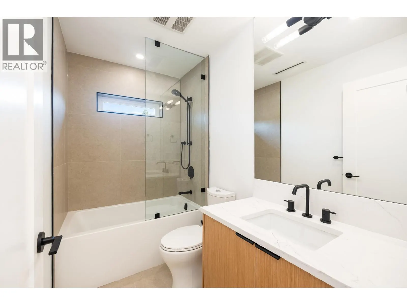 263 W 6TH STREET
