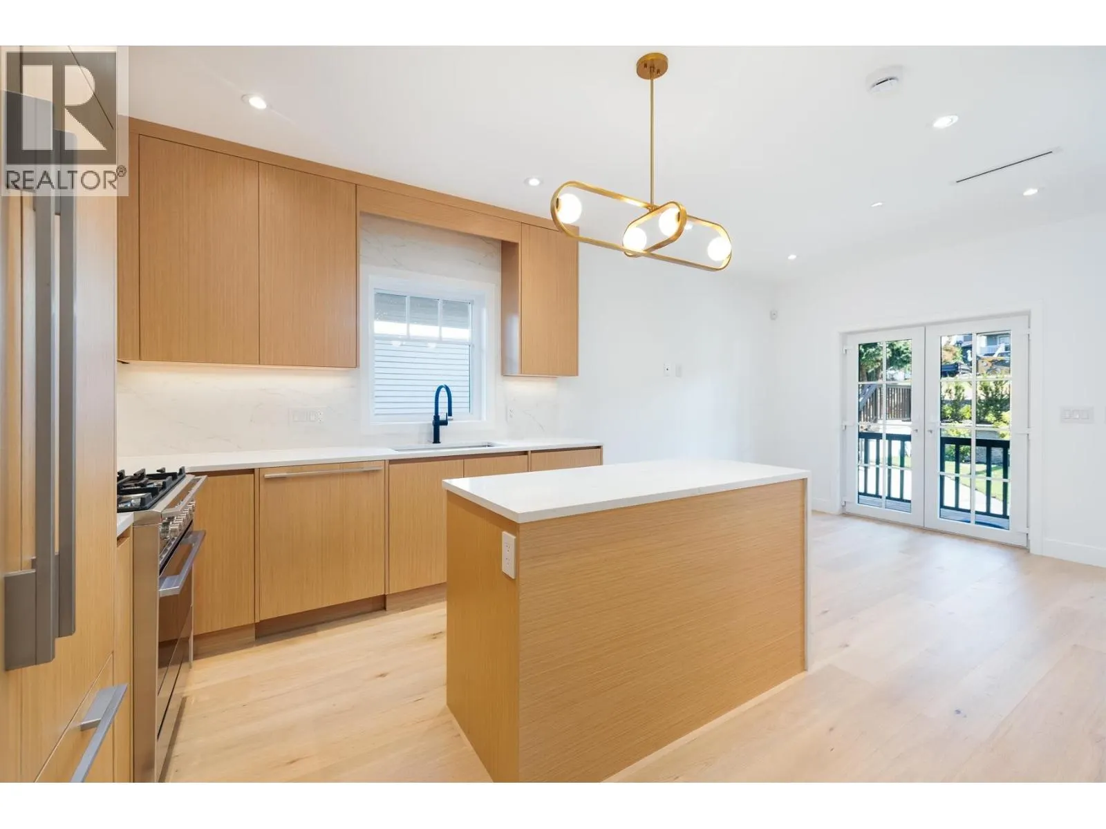 263 W 6TH STREET