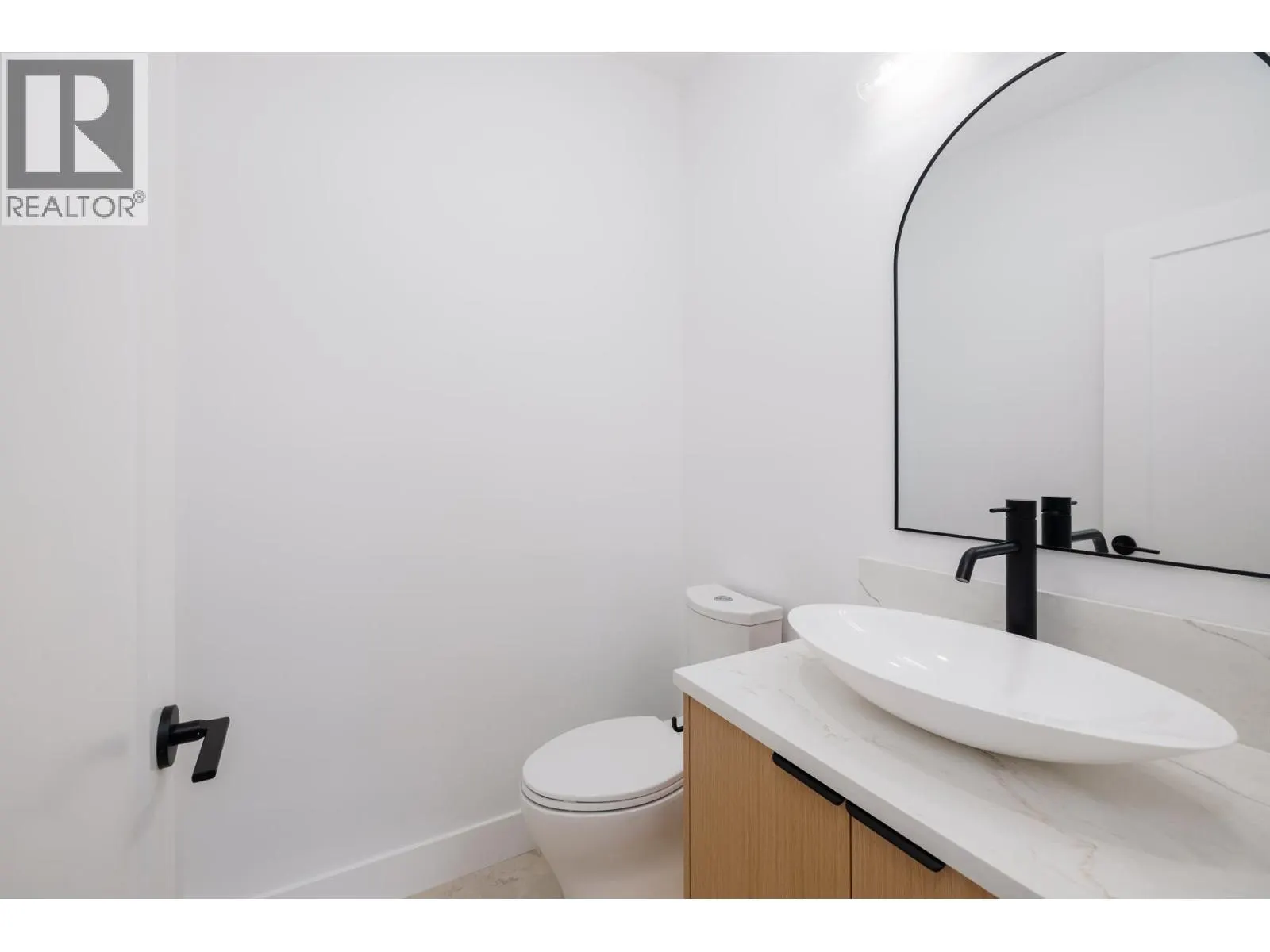 263 W 6TH STREET