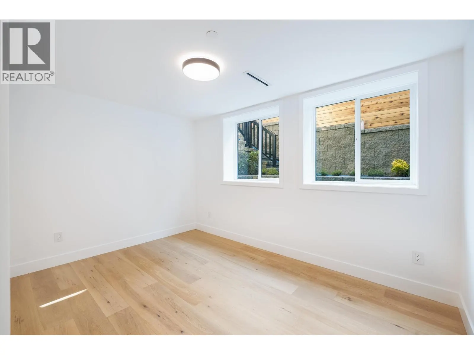 263 W 6TH STREET