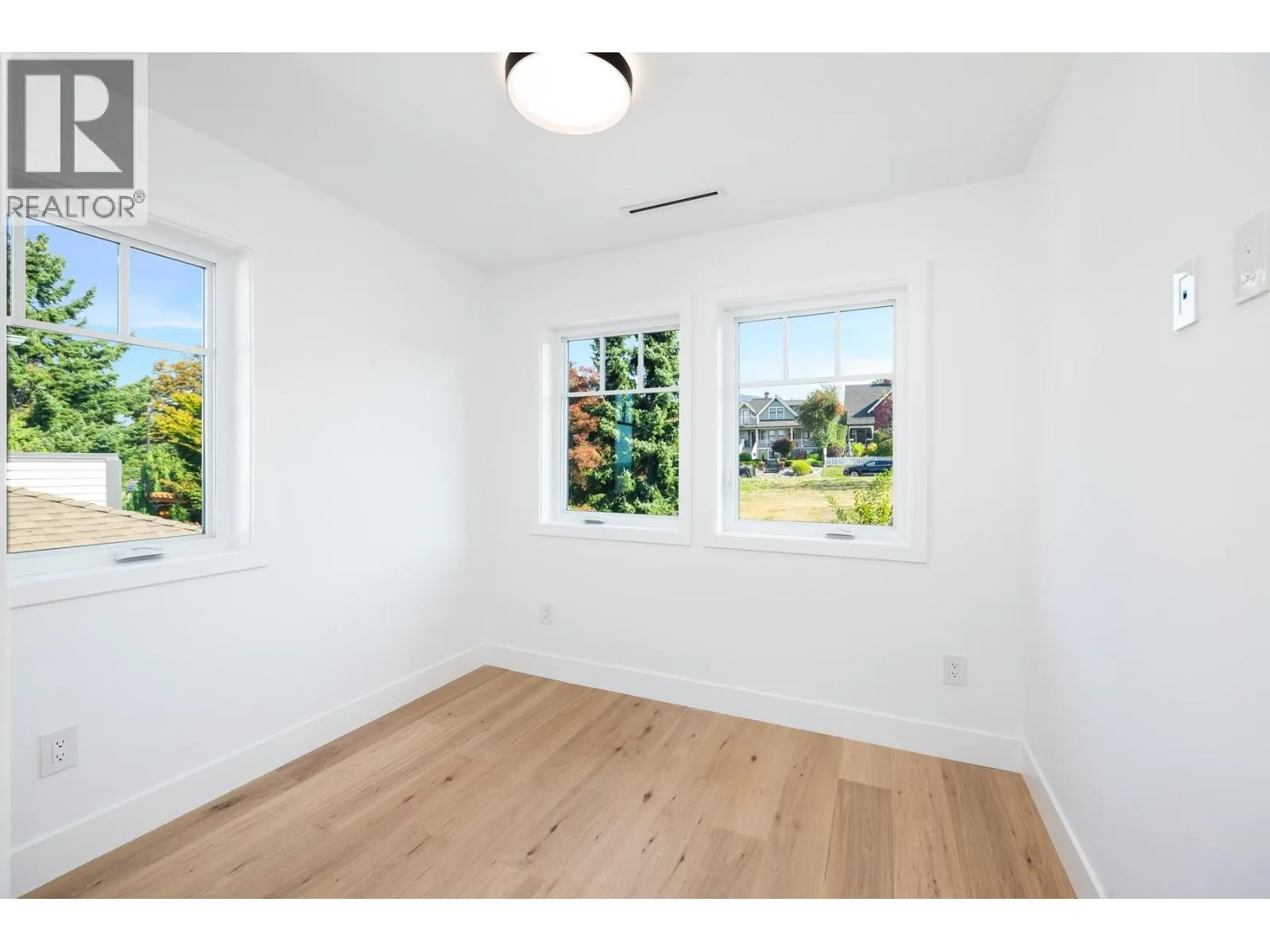 263 W 6TH STREET