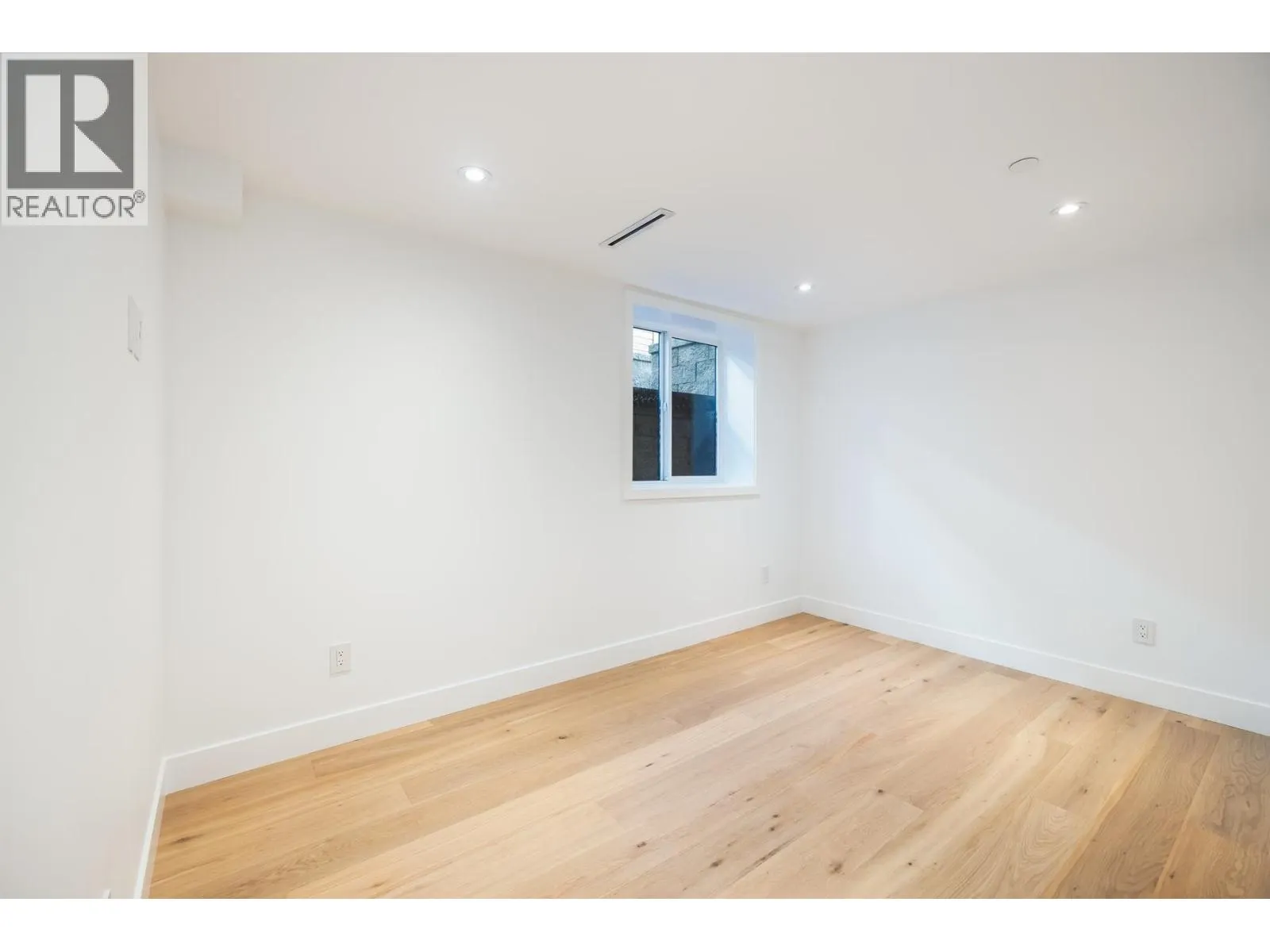 263 W 6TH STREET