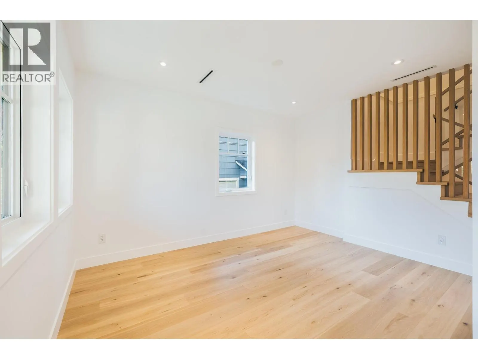 263 W 6TH STREET