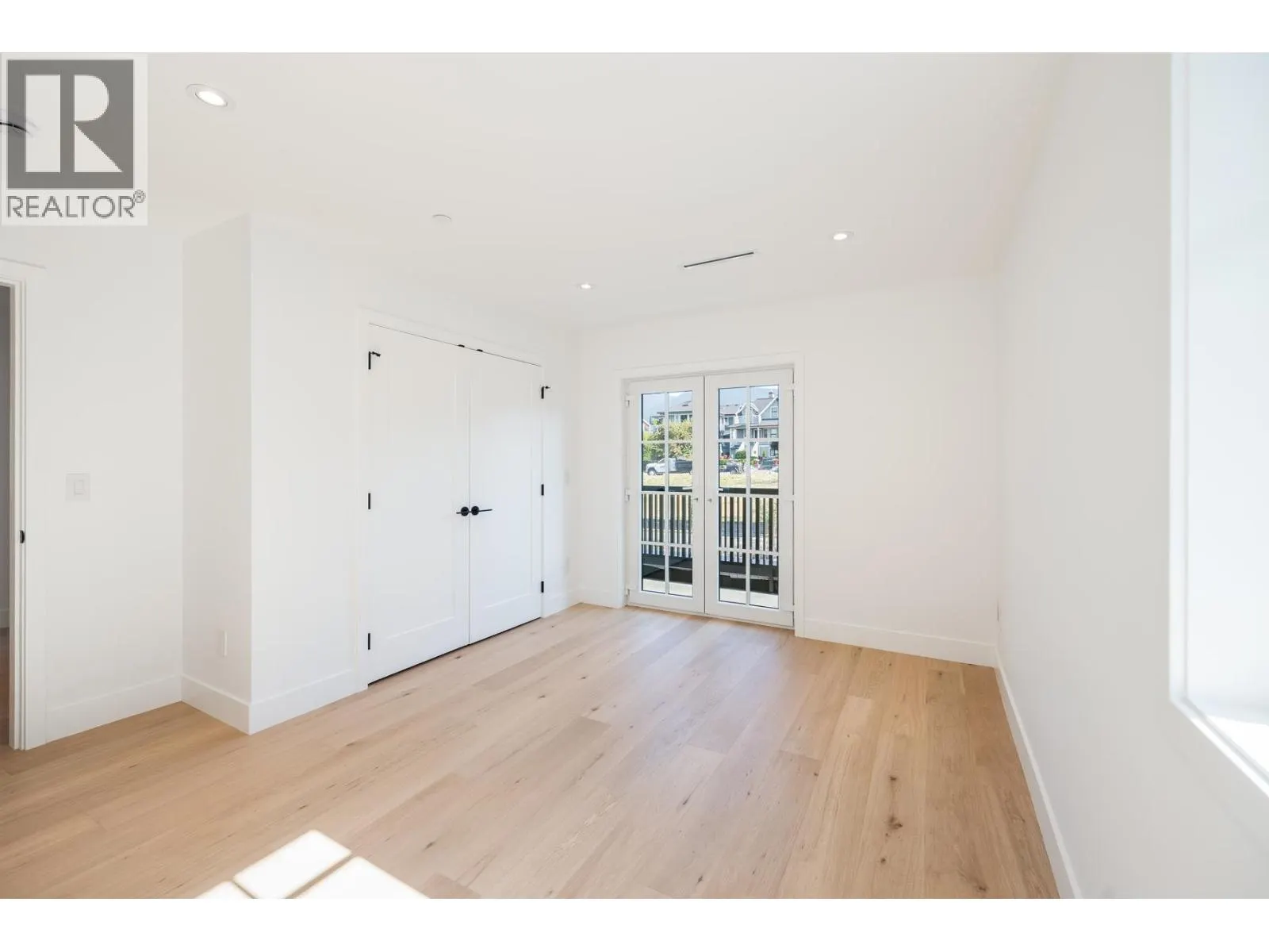 263 W 6TH STREET