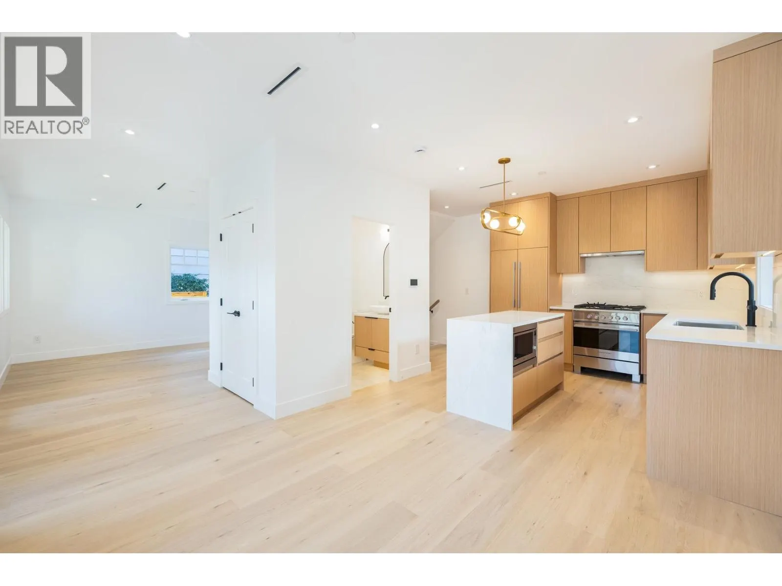 263 W 6TH STREET