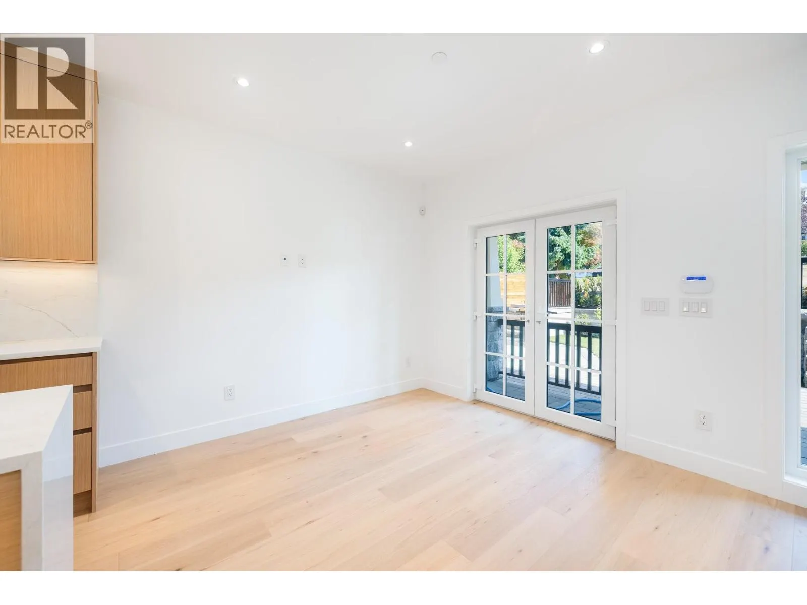 263 W 6TH STREET