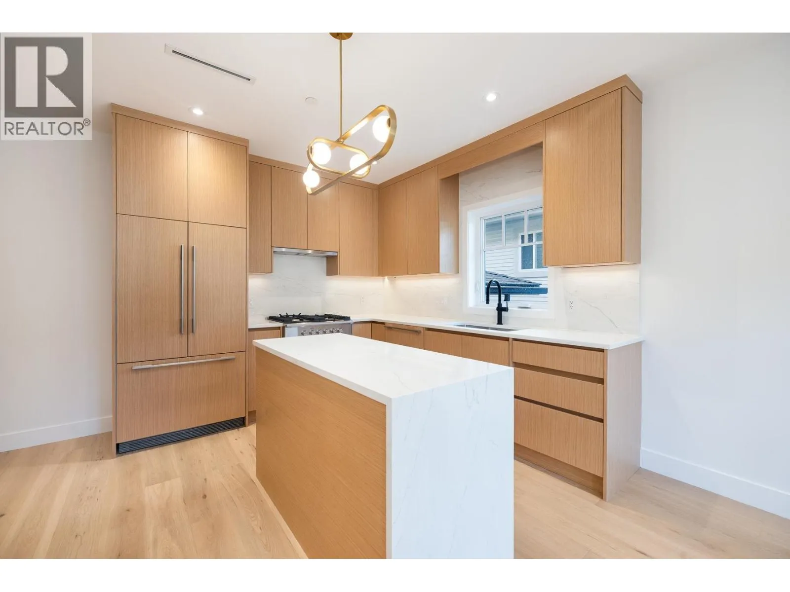 263 W 6TH STREET