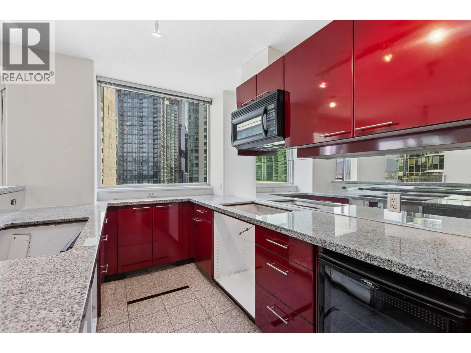 2507 1328 W W PENDER STREET