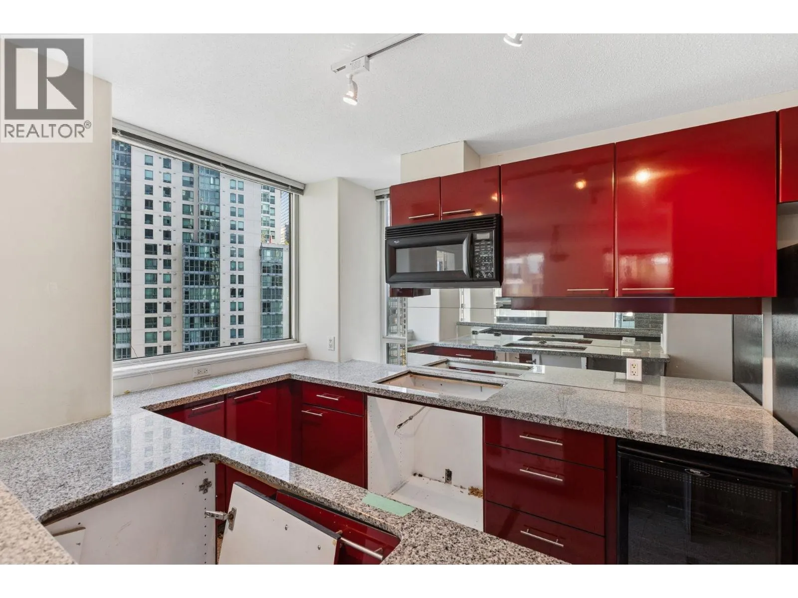 2507 1328 W W PENDER STREET