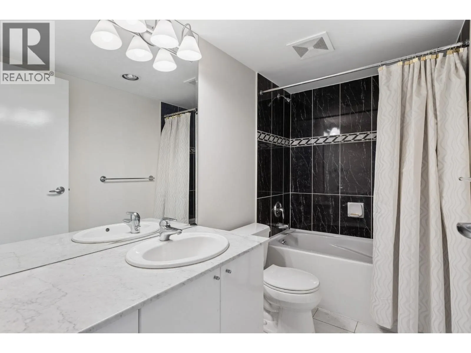 2507 1328 W W PENDER STREET