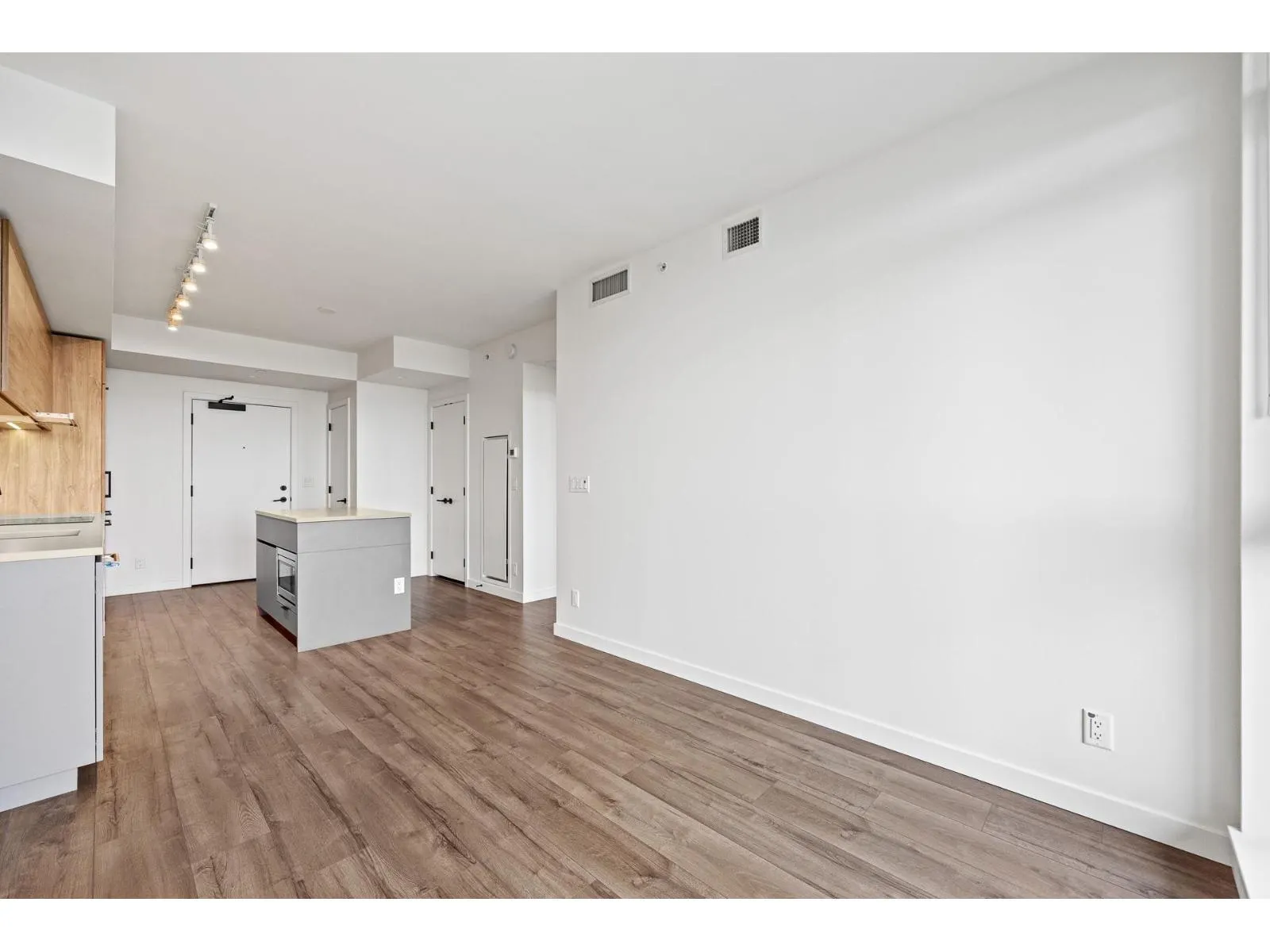 2011 13428 105 AVENUE