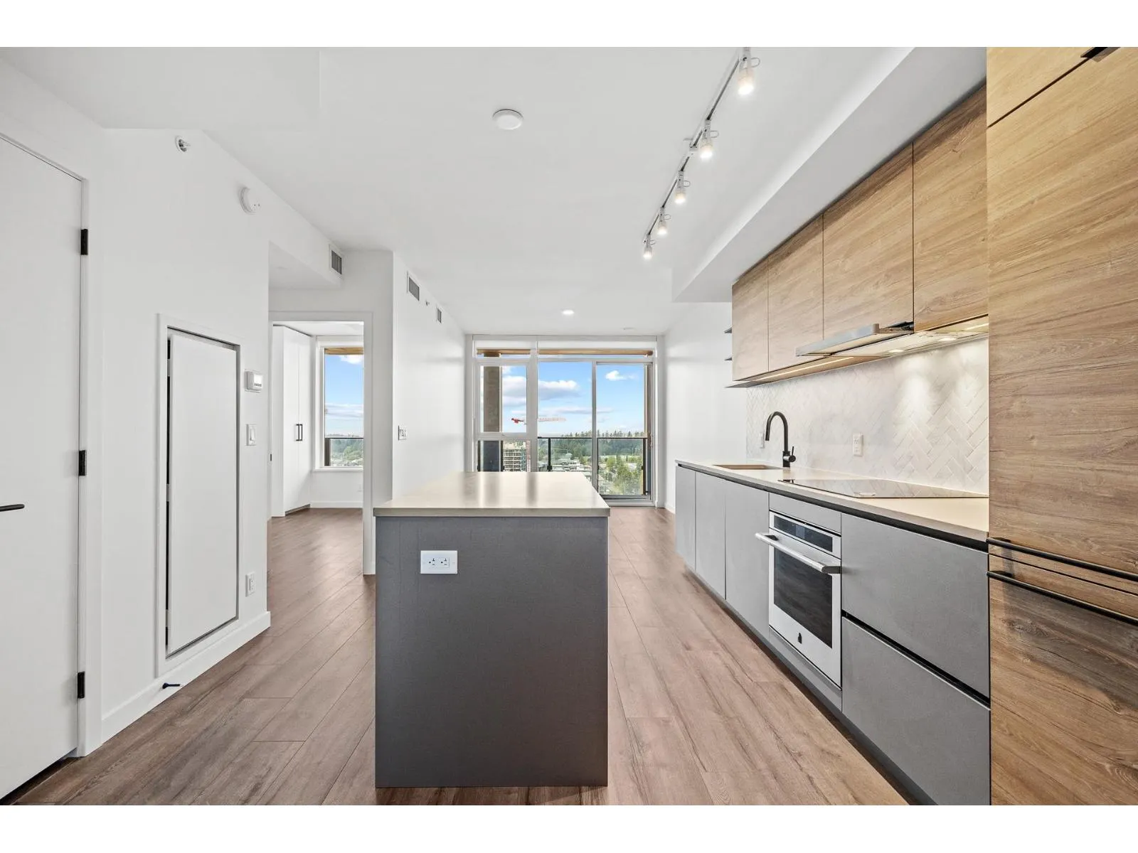 2011 13428 105 AVENUE