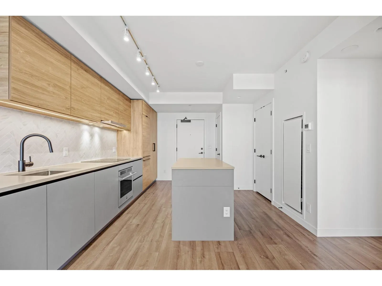 2011 13428 105 AVENUE