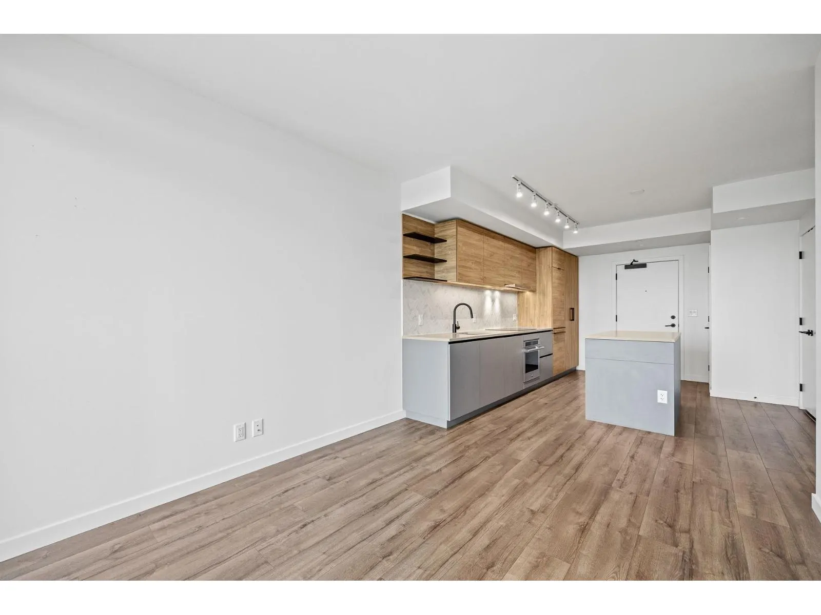 2011 13428 105 AVENUE