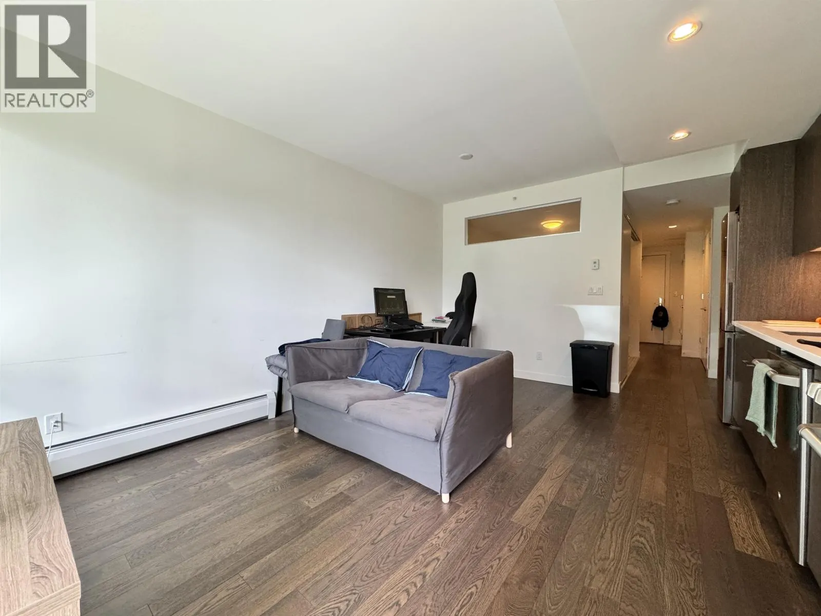 210 9060 UNIVERSITY CRESCENT