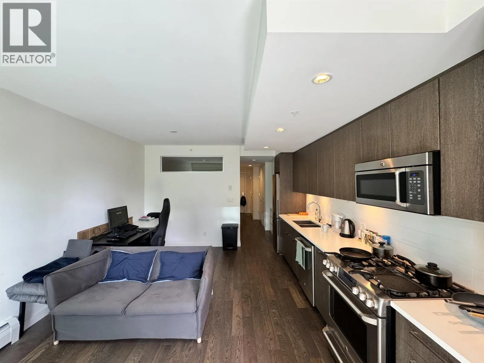 210 9060 UNIVERSITY CRESCENT
