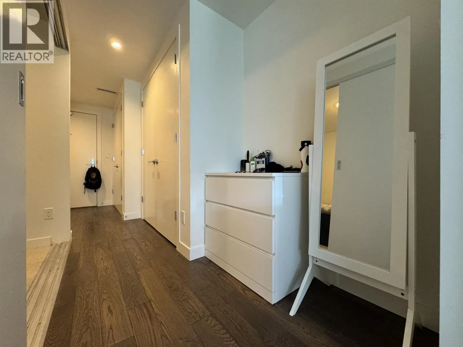210 9060 UNIVERSITY CRESCENT