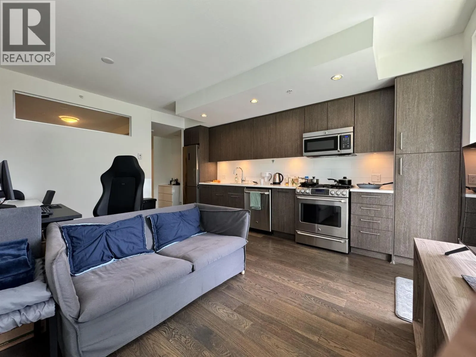 210 9060 UNIVERSITY CRESCENT