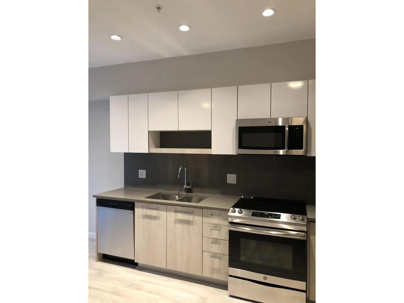 521 13768 108 AVENUE
