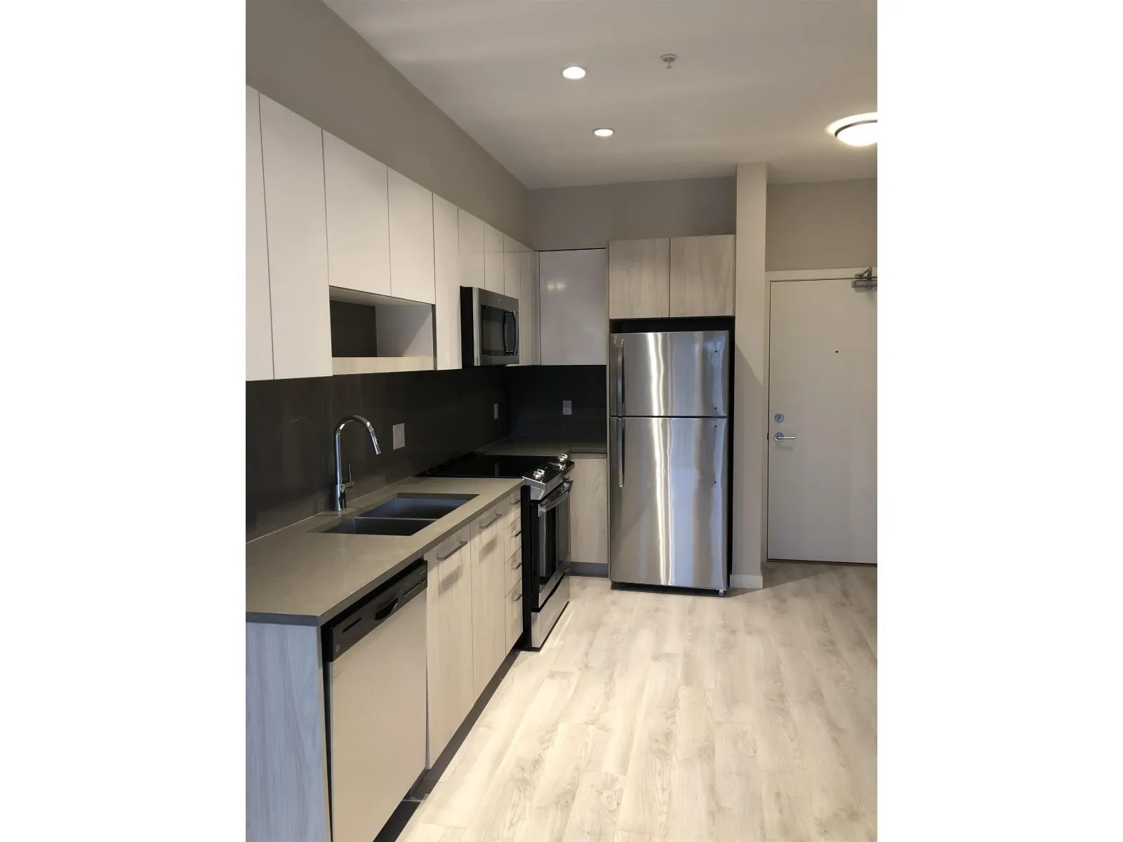 521 13768 108 AVENUE