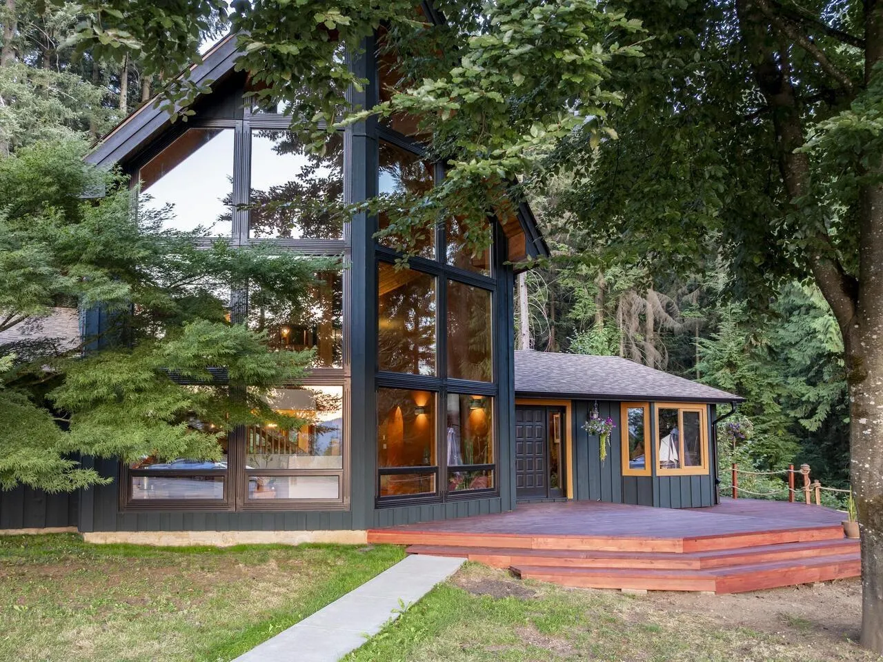 11038 GREENWOOD DRIVE