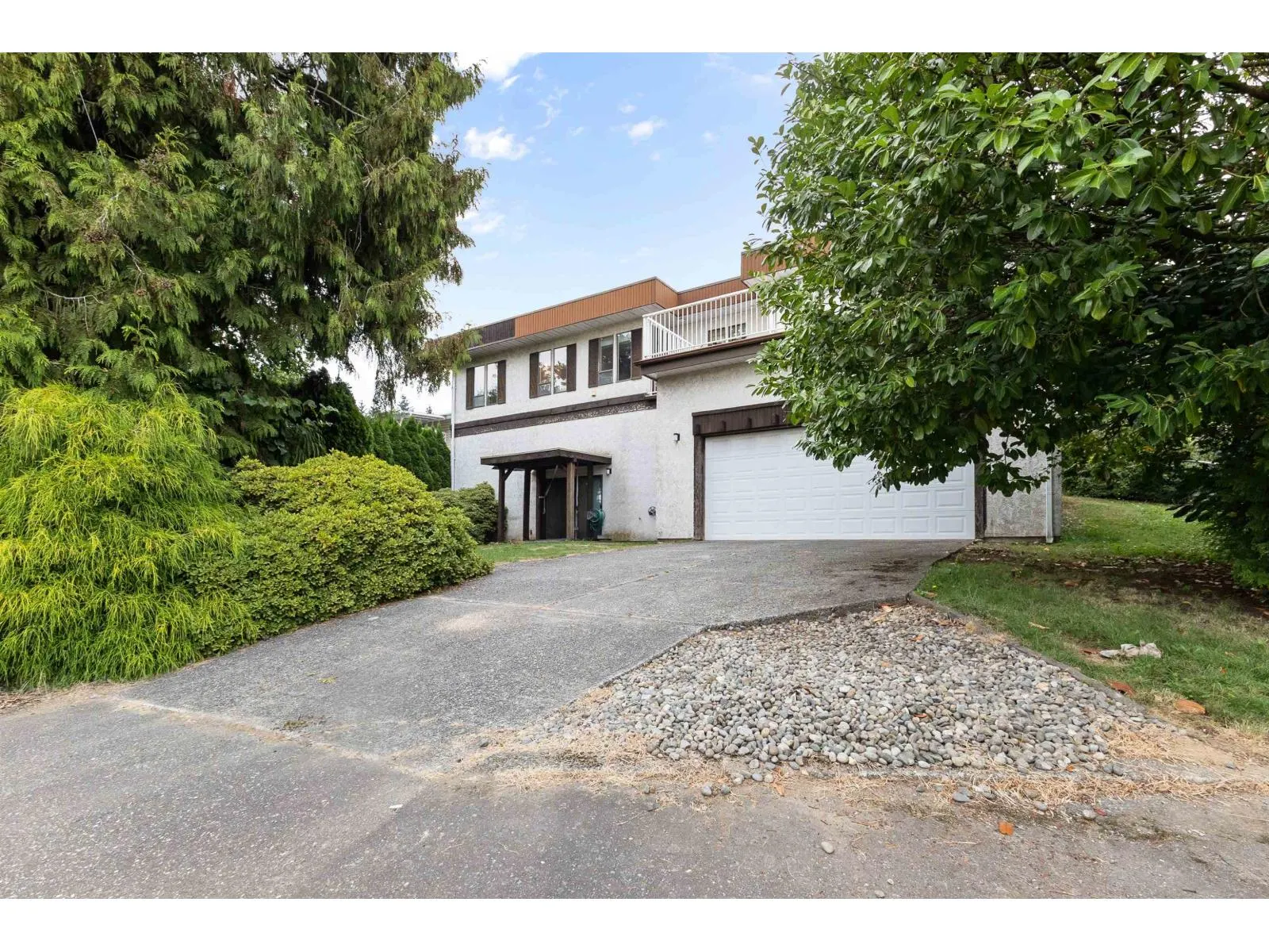 2241 BEVAN CRESCENT