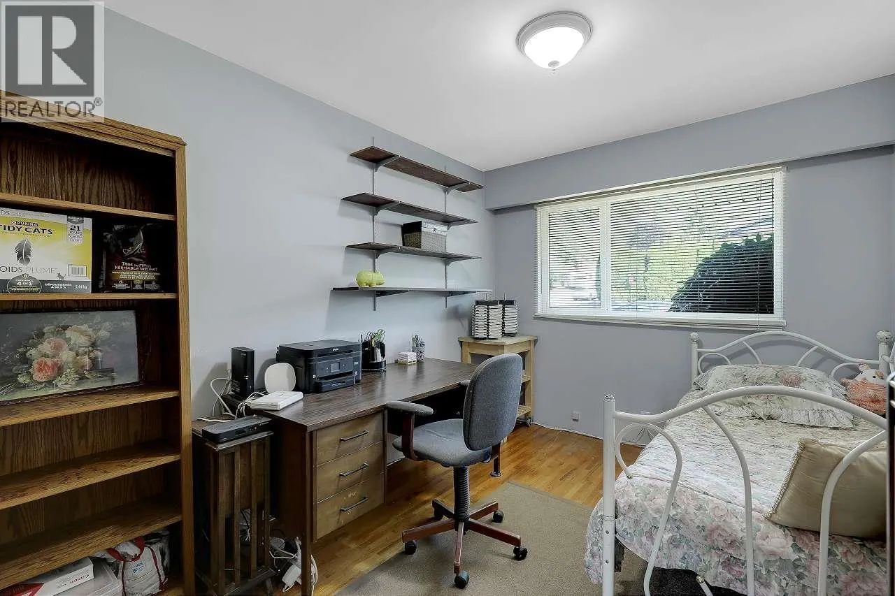 203 E 26TH STREET
