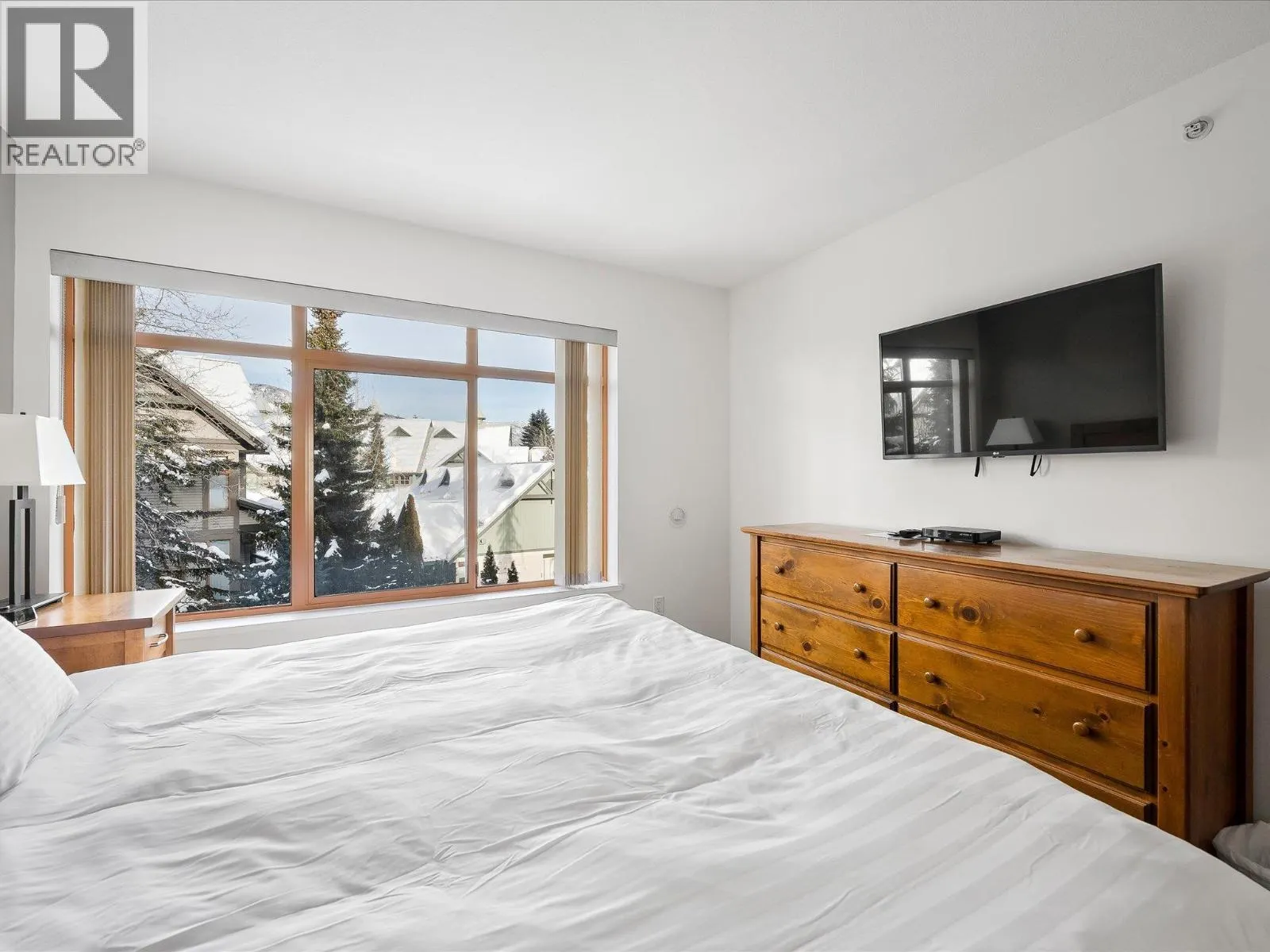 30 (50) 4355 NORTHLANDS BOULEVARD