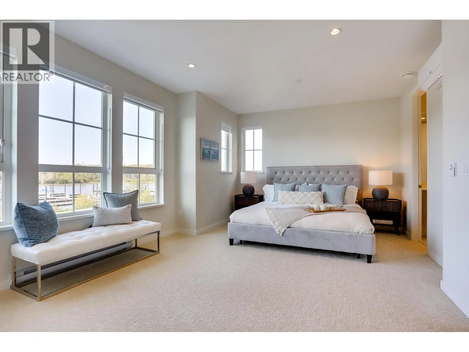 100 5311 ADMIRAL WAY