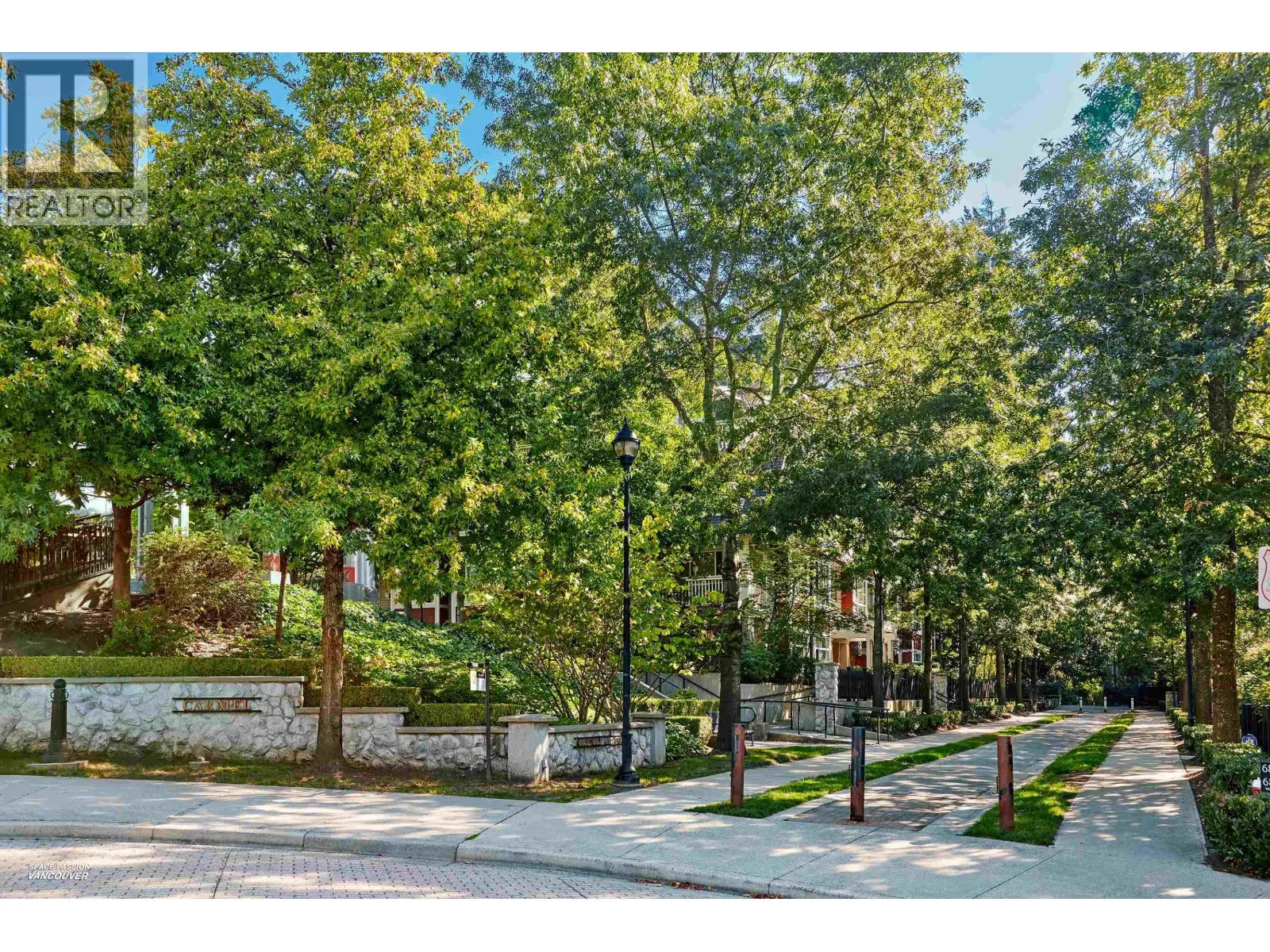 111 6833 VILLAGE GREEN