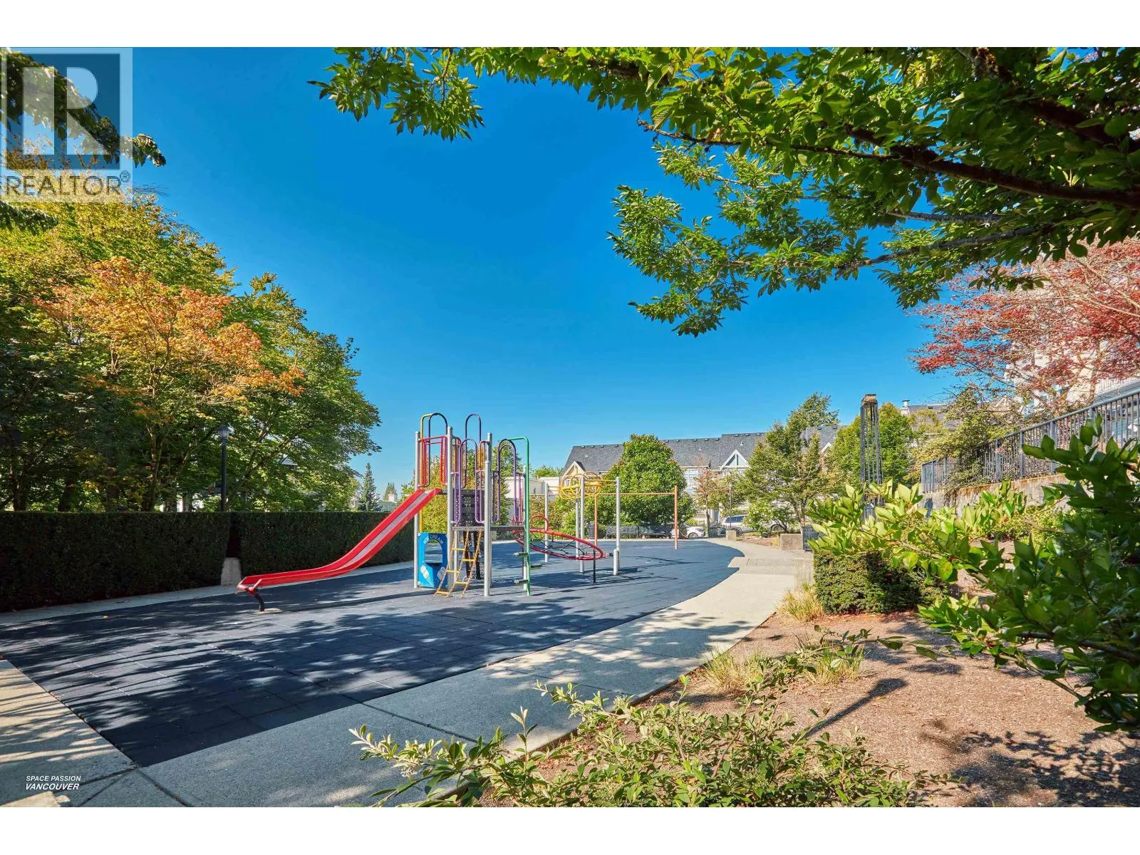 111 6833 VILLAGE GREEN
